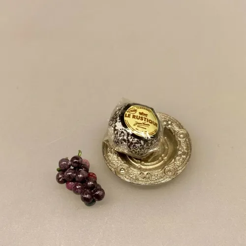 Miniature Tallerken Tin cisseleret, Miniature Tallerken Tin, tintallerken, almue, bonde, køkken, dukkestue, dukkehus, tilbehør, dukkehusting, miniaturer, nisser, nissedør, nissebo, nisserne, riddersal, sætterkasse, sættekasse, symbolsk, gavekort, sangskjuler, slotsophold, slot, kroophold, biti, ribe