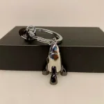 Nøglering - Rumraket og Planeten Saturn, planeter, galakser, stjerne, stjernekikkert, space, astronaut, neil amstrong, månelanding, rumskib, rumraket, raket, apollo, saturn, planet, planeter, fjerne, tin-tin, stilren, design, cool, old school, klassisk, flot, lækkert, kvalitet, rumrejse, biti, ribe