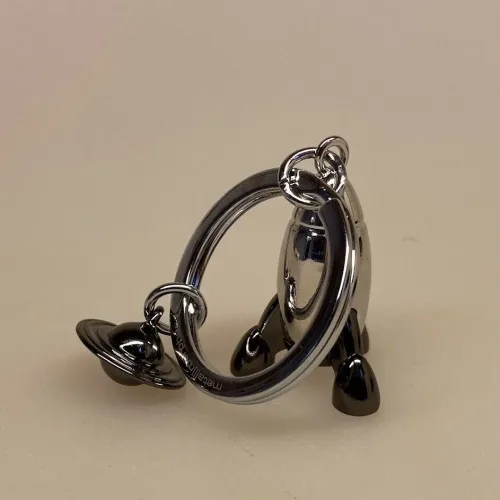 Nøglering - Rumraket og Planeten Saturn, planeter, galakser, stjerne, stjernekikkert, space, astronaut, neil amstrong, månelanding, rumskib, rumraket, raket, apollo, saturn, planet, planeter, fjerne, tin-tin, stilren, design, cool, old school, klassisk, flot, lækkert, kvalitet, rumrejse, biti, ribe