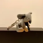 Nøglering af Kernelæder - Koala, koala, koalabjørn, næsebjørn, bjørn, dovendyr, vilde dyr, nøglering, læder, ting med dyr, jungle, jungledyr, lilo, stitch, gaveide, til børn, konfirmation, ude at rejse, amulet, passe på, god rejse, tracking, østen, student, studentergave, studine, gymnasiet, biti, ribe, til mænd, til drenge,