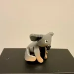 Nøglering af Kernelæder - Koala, koala, koalabjørn, næsebjørn, bjørn, dovendyr, vilde dyr, nøglering, læder, ting med dyr, jungle, jungledyr, lilo, stitch, gaveide, til børn, konfirmation, ude at rejse, amulet, passe på, god rejse, tracking, østen, student, studentergave, studine, gymnasiet, biti, ribe, til mænd, til drenge,