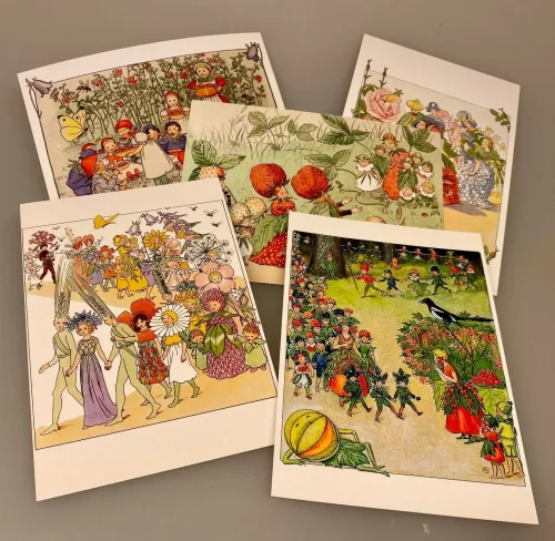 Postkort pakke - Elsa Beskow Blomsterbørn, blomsterbarn, blomsterfesten, jordbærfamilien, jordgubbfamilien, putte i blåbærskoven, elsa beskow, elsa, besekov, svensk, sverige, eventyr, nostalgisk, biti, ribe