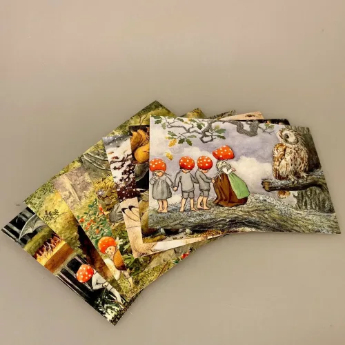 Postkort pakke - Elsa Beskow Tomtebo børnene, nostalgi, vintage, elsa beskow, småland, astrid lindgren, skoven, skovnisser, tomter, tomtebo, tomtebobarnen, tomtebobørnene, postkort, billeder, børneværelset, kort, elsa, besekow, besekov, biti, ribe, til børn, papirvarer, til og fra, gave, barnedåb, biti