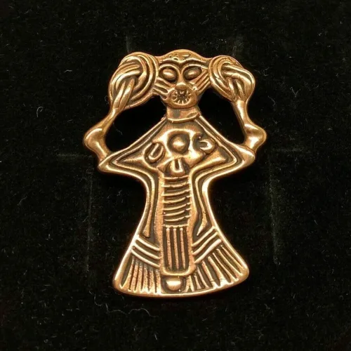 Viking Vedhæng i bronze - Freja stor, Viking Vedhæng i bronze - Freja, kærlighedsgudinde, frugtbarhed, amulet, vedhæng, kvinde, feminini, fletninger, flettet hår, bronze, vikingesmykke, aser, gudinde, asatro, fund, original, ægte, gylden, smykke, vikingesmykker, museumssmykker, udgravninger, odin, biti, ribe