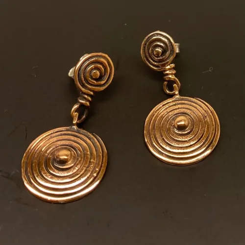 Vikinge Ørehængere i bronze - Skjold, bronze, bronzesmykker, øreringe, ørehængere, runde, specielle, bronzesmykker, vikingesmykker, vikinger, museumssmykker, kopi, aser, skjolde, amuletter, biti, ribe