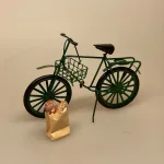 Cykel grøn metal miniature 1:12 , gavekort, til cykel, gaveide, symbolsk, konfirmation, sangskjuler, cykler, cykling, rytter, motion, dukkehus, lille, miniature, tilbehør, dukkehusting, biti, ribe, gaveide, cykelrytter, sangskjuler, cykler, cykling, rytter, motion, dukkehus, lille, miniature, tilbehør, dukkehusting, biti, ribe, bager, bagekursus, elcykel, gave, sang, tale, konfirmation, konfirmand, pension, efterløn, sjov, mini, lille, herrecykel, dreng, farvel, otium, tour de france, motion,