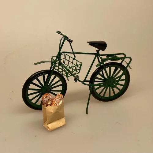 Cykel grøn metal miniature 1:12 , gavekort, til cykel, gaveide, symbolsk, konfirmation, sangskjuler, cykler, cykling, rytter, motion, dukkehus, lille, miniature, tilbehør, dukkehusting, biti, ribe, gaveide, cykelrytter, sangskjuler, cykler, cykling, rytter, motion, dukkehus, lille, miniature, tilbehør, dukkehusting, biti, ribe, bager, bagekursus, elcykel, gave, sang, tale, konfirmation, konfirmand, pension, efterløn, sjov, mini, lille, herrecykel, dreng, farvel, otium, tour de france, motion,