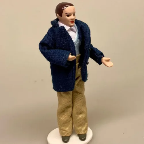 Dukke Mand - Frederik i marineblå jakke, dukkehus, dukke, tilbehør, mandedukke, dukkemand, dukkefar, far, miniature, 1:12, biti, ribe