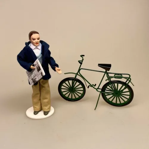 Dukke Mand - Frederik i marineblå jakke, dukkehus, dukke, tilbehør, mandedukke, dukkemand, dukkefar, far, miniature, 1:12, biti, ribe, Cykel grøn metal miniature 1:12 , gavekort, til cykel, gaveide, symbolsk, konfirmation, sangskjuler, cykler, cykling, rytter, motion, dukkehus, lille, miniature, tilbehør, dukkehusting, biti, ribe