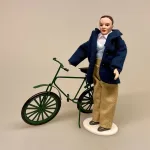 Dukke Mand - Frederik i marineblå jakke, dukkehus, dukke, tilbehør, mandedukke, dukkemand, dukkefar, far, miniature, 1:12, biti, ribe, otium, færdig, uddannet, phd, professor, læge, eksamen, eksamensgave, symbolsk, sangskjuler, sjov, farvel, pension, efterløn