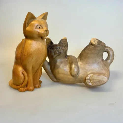 Kat Håndskåret af Træ - Kigger Ligeud XL Grå, Kat - håndskåret træ - ligger på ryg XL Grå, suar, stor, kat, katte, naturlig, størrelse, naturtro, kattefigur, flot, lækker, kunst, gave, biti, ribe