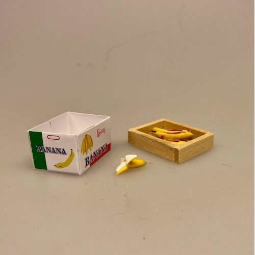 Miniature Banan kasse, Miniature Kasse med bananer, banana, banankasse, bananklase, modne bananer, frugt, frugtkasse, dukkehus, dukkehusting, dukker, dukkestørrelse, mini, miniature, miniaturer, samler, 1:12, skala, legemad, biti, ribe, køb bananer,