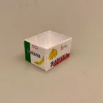 Miniature Banan kasse, Miniature Kasse med bananer, banana, banankasse, bananklase, modne bananer, frugt, frugtkasse, dukkehus, dukkehusting, dukker, dukkestørrelse, mini, miniature, miniaturer, samler, 1:12, skala, legemad, biti, ribe, køb bananer,