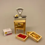 Miniature Banan kasse, Miniature Kasse med bananer, banana, banankasse, bananklase, modne bananer, frugt, frugtkasse, dukkehus, dukkehusting, dukker, dukkestørrelse, mini, miniature, miniaturer, samler, 1:12, skala, legemad, biti, ribe, køb bananer,