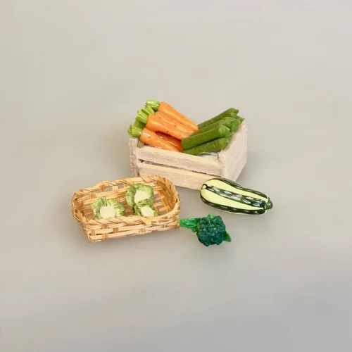 Miniature Blomkålshoved, blomkål, kål, kålhoved, blomkålshoved, grøntsager, køkkenhave, grønt, miniature, dukkehus, ting, tilbehør, nisser, sættekasse, symbolsk gave, gavekrot, færdiguddannet, gartner, grønne fingre, have, havearbejde, planteskole, biti, ribe, 1:12, grønthandler, grønt, økologisk, veganer, vegetar, grøntforretning