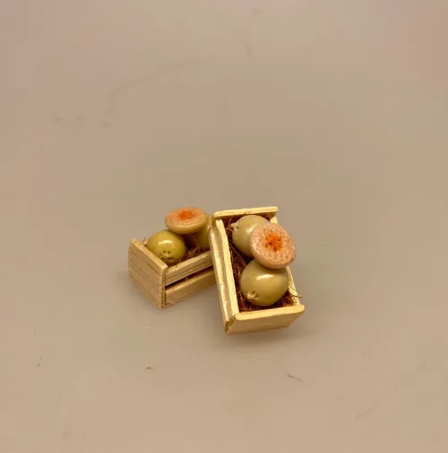 Miniature Kasse med Honningmeloner, galia, melon, frugt, frugtkasse, dukkehuset, købmandsbutik, legemad, miniature, mad, dukkehusmad, dukkehustilbehør, grønthandel, grønthandler, frugt, grønt, nisser, nissetilbehør, sætterkasse, gartner, drivhus, gave, gavekort, symbolsk, pengegave, sangskjuler, biti, ribe