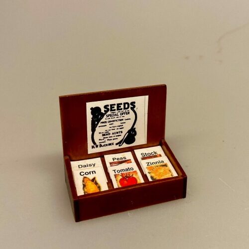 Miniature Kasse med frøposer grøntsager, hjemmedyrkede, grøntsager, havearbejde, frøposer, blomsterfrø, grøntsagsfrø, forspiring, udplantning, havearbejde, biti, ribe, miniaturer, tomater, drivhus, gavekort, gaveide, symbolsk, gave, sangskjuler
