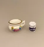 Miniature Potte med roser, natpotte, nat, tissepotte, tissetrængende, drukket af potten, badeværelse, bad, dukkehus, nissebo, nissedør, nissetilbehør, dukkehusting, dukkehustilbehør, biti, ribe