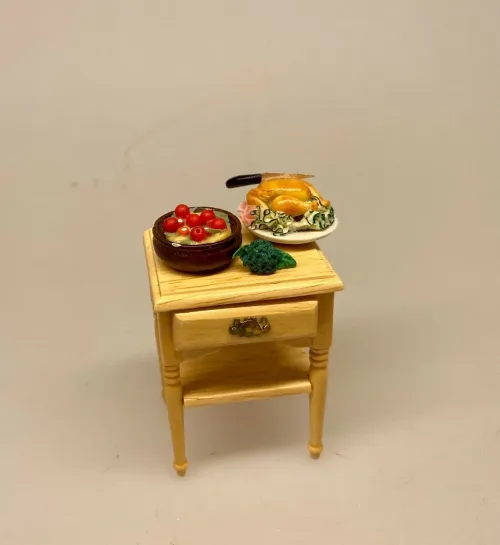 Miniature Salatskål, italien, italiensk, mad, tomatsalat, mozarella, caprese, grønt, dukkehus, tilbehør, dukkehusmad, dukkemad, legemad, sangskjuler, gavekort, rejsegavekort, toscana, lucca, biti, ribe, rom, sienna,