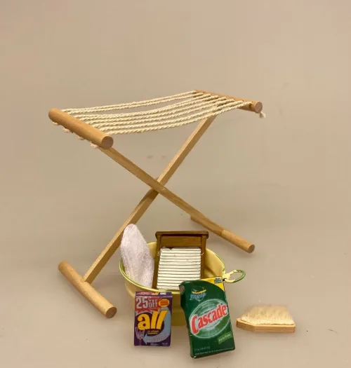 Miniature Vaskepulver, tøjvask, klatvask, håndvask, dukkehus, dukkehuset, dukkehustilbehør, vaskemaskine, dukkestue, sætterkasse, sættekasse, ting til, ting, sangskjuler, symbolsk gave, gavekort, biti, ribe, nisser, nissetilbehør, nissehus, nissedør, nissebo