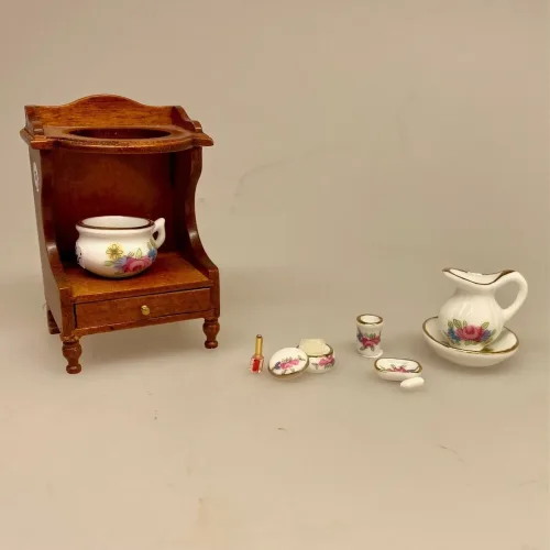 Miniature Vatdåse med roser, porcelænsdåse, badeværelse, tilbehør, bad, gå glad i bad, bodouir, dameting, dukkehusting, dukkehustilbehør, biti, ribe