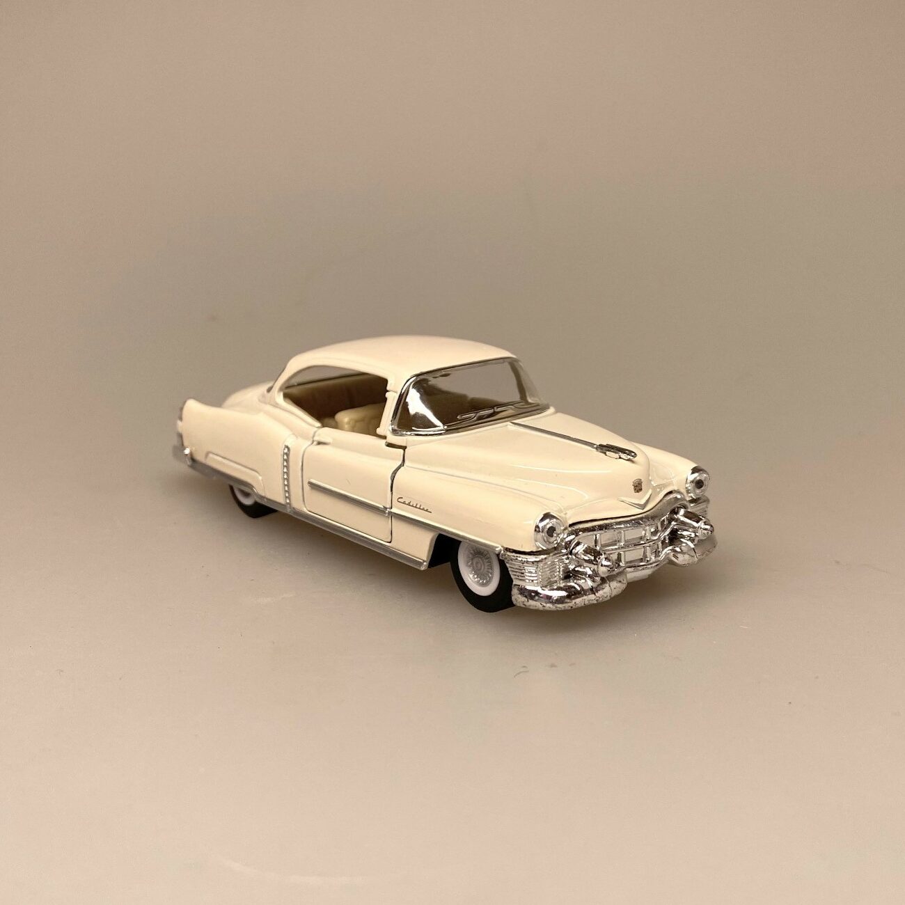 Cadillac Coupe - Creme med tilbagetræk