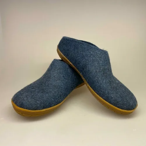 Filtede hjemmesko - Tøffel i ren uld med gummisål Blå, BR-10, hjemmesko, uldtøffel, hjemmetøfler, tøfler, uldfutter, hjemmefutter, indesko, uldsko, slippers, uldslippers, filttøfler, filtsko, filthjemmesko, gå udenfor, rågummi, sål, gummisål, naturgummi, holdbare, kvalitet, lækre, gode, behagelige, holdbare, dansk, made in denmark, vadehavet, nationalpark, marsklam, vadehavsfår, biti, ribe, glerups, glerup, nanny, design, jeansblå,denimblå, blågrå, til mænd, til damer, herrehjemmesko