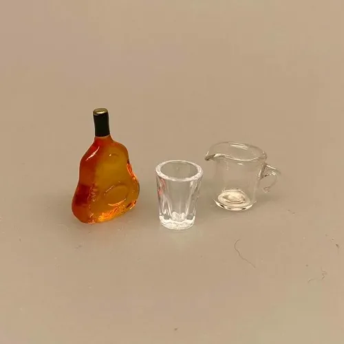 Miniature Flaske med V.S.O.P. Cognac, Miniature Drikkeglas koniske, minibar, mini, miniature, flasker, hjemmebar, gavekort, spiritus, sangskjuler, sjov, gavekort, symbolsk, dukkehus, dukkehusting, dukkehustilbehør, sætterkasse, sættekasse, ting til, tilbehør, nisser, nissedør, nissebo, biti, ribe
