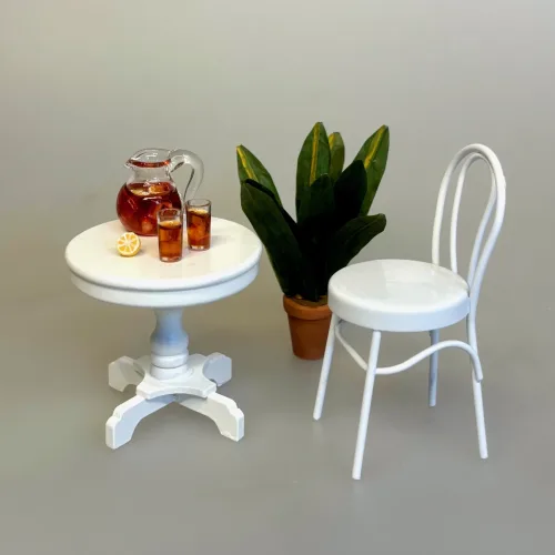 Miniature Bredbladet Grøn Plante, Miniature Glaskande med Iste, Miniature Glas med Iste eller Cola, 5129, 2 styk, sæt, cuba libre, rom og cola, coke, cola, iste, ice tea, fersken, isterninger, glas, dukkehus, skala, 1:12, ferie, drinks, sang, skjuler, symboslk, gave, gaveide, gavekort, cafe, rejse, efterløn, pension, afskedsgave, konfirmation, konfrmand, biti, ribe, nisser, nissedør, nissehus, tilbehør, ting, til, dukkehus, dukkehusting, dukkehustilbehør, mad, drikke,