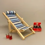 Miniature Glas med Iste eller cola, rom og cola, longdrink, drink, cuba libre, rum and coke, cola, coke, coca cola, læskedrik, iste, ice tee, peach, sommerdrik, sommerferie, ferie, drinks, miniature, glas, isterninger, sætterkasse, sættekasse, ting, tilbehør, dukkehus, dukkestue, sangskjuler, gavekort, konfirmation, 1:12, minaturer, biti, ribe