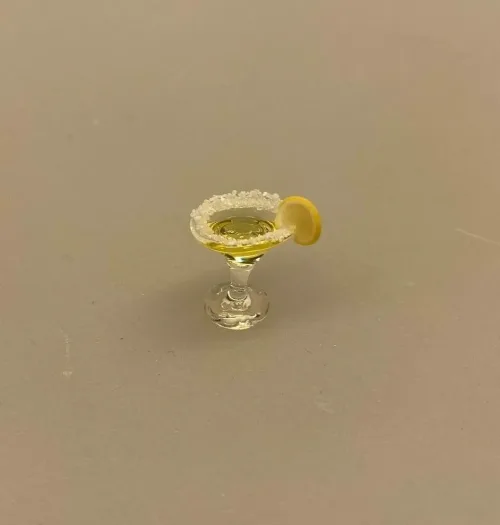 Miniature Glas med Margarita, drink, cocktail, bar, drinks, dukkehus, tlbehør, ting til, sætterkasse, sættekassen, sætterkasseting, sangskjuler, personlig, gave, gavekort, fødselsdag, konfirmation, bryllup, reception, biti, ribe
