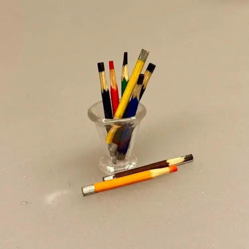 Miniature Glas mundblæst konisk, blyanter, blyantskrus, kontor, kontorartikler, sangskjuler, symbolsk gave, færdiguddannet, handelsskole, eksamen, biti, ribe, miniaturer, 1:12,