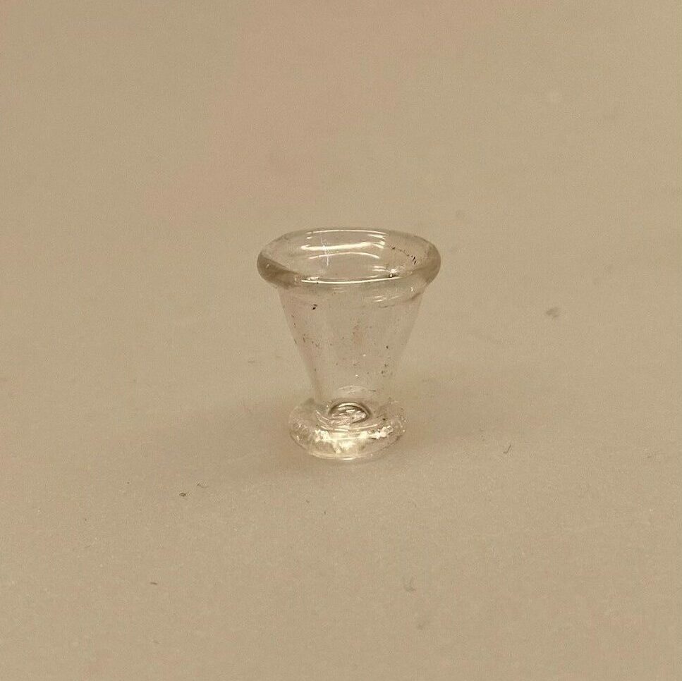 Miniature Glas mundblæst konisk, dessert, dessertglas, is, cafe, butik, dukkehus, tilbehør, ting til, dukkestue, biti, ribe