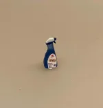 Miniature Glasspray Glass Plus, glassex, vinduesspray, glasrens, rengøring, 1:12, dukkehus, ting, tilbehør, sætterkasse, sættekasse, nissebo, nisser, sangskjuler, rengøringsjob, symbolsk, gave, ide, rengøringshjælp, biti, ribe