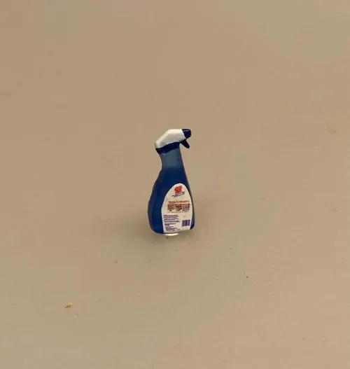 Miniature Glasspray Glass Plus, glassex, vinduesspray, glasrens, rengøring, 1:12, dukkehus, ting, tilbehør, sætterkasse, sættekasse, nissebo, nisser, sangskjuler, rengøringsjob, symbolsk, gave, ide, rengøringshjælp, biti, ribe