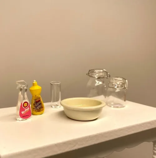 Miniature Glasspray No Pest, vinduesrens, vinduesspray, glasspray, kalkfjerner, rengøring, miniature, dukkehus, 1:12, sangskjuler, gavekort, sjov, rengøringshjælp, rengøringsfirma, biti, ribe