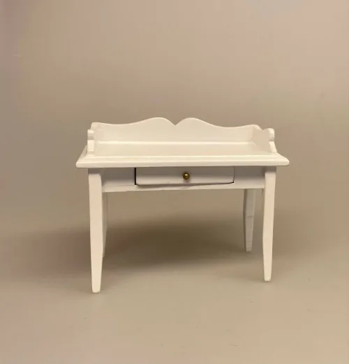 Miniature Hvidt Skrivebord, kontor, skrivebord, dameskrivebord, entre, bord, hvidt, hvidmalet, dukkehusmøbler, dukkehus, dukkestue, tilbehør, ting til, miniature, nisser, træ, sangskjuler, symbolsk, gave, gaveide, biti, ribe