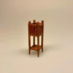 Miniature Piedestal til grøn plante, 909008, Miniature Piedestal med grøn plante, blomsteropsats, blomsterstativ, etagere, planteholder, plantestativ, piedestal, blomsterpiedestal, på ben, palme, grøn, empire, elegant, væksthus, vinterhave, udestue, sangskjuler, symbolsk, gave, gavekort, penge til, planter, grønne, miniature, miniaturer, 1:12, flot, dukkehus, tilbehør, ting til, dukkehusting, dukkehuset, dukkehuse, dukkestue, nisser, herskabeligt, herskab, tjenestefolk, upstairs, downstairs, biti, ribe