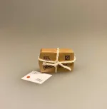 Miniature Postpakke brun udenrigs lille, Miniature Postpakke brun udenrigs stor, Miniature Postpakke brun stor, postpakke, minipakke, miniaturer, nissebo, nissedør, nisseting, nissehus, nissetilbehør, tilbehør, til, nisser, dukkehuset, dukkehus, dukkehustilbehør, jul, pakke, mini, dukkehusmøbler, dukkestue, kødmand, høker, biti, ribe, 1:12