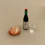Miniature Rundt Brød, bageri, bagerbutik, bagekursus, den store bagedyst, langtidshævet, surdej, dukkehus, tilbehør, ting til, dukkehuset, dukkehjem, miniature, dukkemad, sætterkasse, sættekasse, nisser, nissedør, nissebo, legemad, biti, ribe, sangskjuler, symbolsk, gave, gavekort