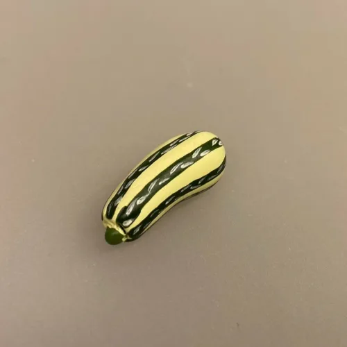Miniature Stribet Squash, zucchini, squash, courgette, courchette, grønt, køkkenhaven, Miniature Hokaido Græskar, Hokkaido, Hokaido, Halloween, pumpkin, Miniaturer , grøntsager, køkkenhave, grønt, miniature, dukkehus, ting, tilbehør, nisser, sættekasse, symbolsk gave, gavekrot, færdiguddannet, gartner, grønne fingre, have, havearbejde, planteskole, biti, ribe, 1:12