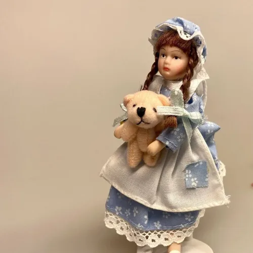 Miniature bamse rosa, Miniature bamse hvid, mini, micro, lillebitte, bamse, plyds, plydsbamse, plydsbjørn, teddy, teddybjørn, krammebamse, dukkehus, dukkehuset, sætterkasse, sættekasseting, sættekasse, sættekassen, amagerhydlen, nisserne, nissehus, nissebo, nissedør, småt, biti, ribe, 1:12