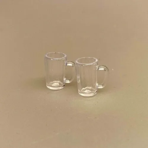 Miniature Ølkrus med hank klare, øl, fadøl, ølkrus, ølglas, krus, glaskrus, plastik, dukkehus, tilbehør, ting til, sætterkasse, sættekasse, nissebo, nisser, nissedør, øl, bryggeri, bryggeribesøg, gavekort, sangskjuler, symbolsk, gave, sjov, biti ribe, dukkehusting, dukkehustilbehør,