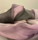 Silkechiffon Tørklæde 1158 - Grå/Syren/Rosa, 1158-099, 1158-99, silketørklæde, silkechiffon, kvalitet, let, eksklusivt, lækkert, gaveide, mors dag, fødselsdag, luksus, smukt, let, lunt, elegant, ren silke, 100%, biti, ribe