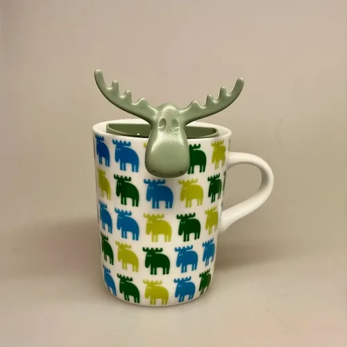 Tesi - Te si til krus - Elg Grøn, eucalyptus, eukalyptus, grøn, tesi, te, tedrikker, esker te, gave, gaveide, grågrøn, gavekurv, special, personlig, gave, kop, krus, løs te, tebrygning, urtete, tekop, tekrus, hygge, varm kop te, biti, ribe, elg, elge, elgsdyr, elsdyr, sverige