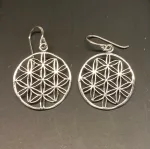 Ørehængere i sølv - Livets Blomst flad, amulet, magisk, lykkeamulet, rejse, beskyttelse, skytsengel, gaveide, yoga, østen, mystik, chakra, øreringe, hængeøreringe, store, flotte, specielle, student, studentergave, fødselsdag, yogalærer, instruktør, indsigt, biti, ribe, ægte, ren sølv, sterling sølv, nikkelfri, billige