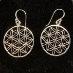 Ørehængere i sølv - Livets Blomst flad, amulet, magisk, lykkeamulet, rejse, beskyttelse, skytsengel, gaveide, yoga, østen, mystik, chakra, øreringe, hængeøreringe, store, flotte, specielle, student, studentergave, fødselsdag, yogalærer, instruktør, indsigt, biti, ribe, ægte, ren sølv, sterling sølv, nikkelfri, billige