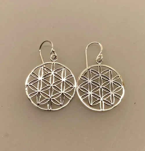 Ørehængere i sølv - Livets Blomst flad, amulet, magisk, lykkeamulet, rejse, beskyttelse, skytsengel, gaveide, yoga, østen, mystik, chakra, øreringe, hængeøreringe, store, flotte, specielle, student, studentergave, fødselsdag, yogalærer, instruktør, indsigt, biti, ribe, ægte, ren sølv, sterling sølv, nikkelfri, billige