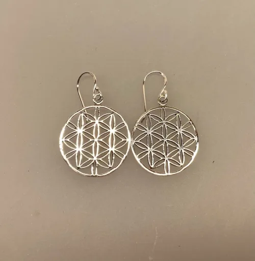 Ørehængere i sølv - Livets Blomst flad, amulet, magisk, lykkeamulet, rejse, beskyttelse, skytsengel, gaveide, yoga, østen, mystik, chakra, øreringe, hængeøreringe, store, flotte, specielle, student, studentergave, fødselsdag, yogalærer, instruktør, indsigt, biti, ribe, ægte, ren sølv, sterling sølv, nikkelfri, billige