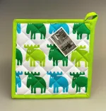 Grydelap - bomuld med tryk - Elge Grøn/Lime/Turkis, grydelap, grydelapper, bomuld, smart, køkken, tekstiler, varme ting, pot grab, topflappen, elge, elggrydelap, elge, motiv, grøn, grønne farver, køkkenting, gaveide, sverige, svensk, design, nordisk, stil, biti, ribe